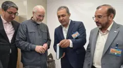 قالیباف در حال رای دادن