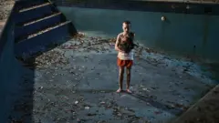 Una escena de Bring Her Back