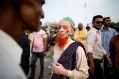 বরিশালে বিএনপির সমাবেশে যোগ দিতে আসা একজন স্থানীয় বাসিন্দা  