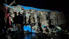 Сильно пошкоджений автобус 