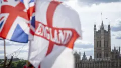 Londra'da Parlamento, Birleşik Krallık ve İngiltere bayrakları
