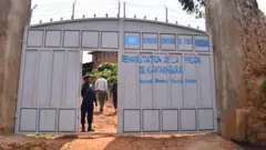 Gereza ya Kakwangura i Butembo, ubwo yari imaze kwagurwa hamwe no kubakirwa uruzitiro ku nkunga ya MONUSCO, mu mwaka wa 2016