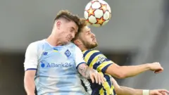 Fenerbahçe Kiev hava topu mücadelesi