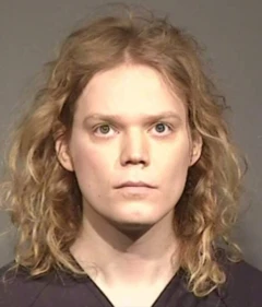 Jack Lasota olhando para a câmera