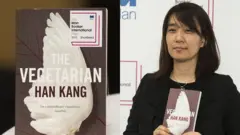नोबेल विजेती लेखिका हान कांग यांनी लिहिलेली 'द व्हेजिटेरियन' ही कादंबरी साऊथ कोरियामध्ये घडते. 