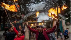 इन्धनको मूल्यवृद्धिको चर्को विरोध भएको छ