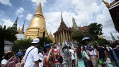 นักท่องเที่ยว