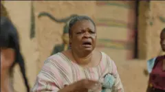 Peju Ogunmọla nibi iṣẹ yiya ere sinima kan. 