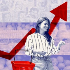 Devojka u prugastoj košulji nosi korpu u samoposluzi