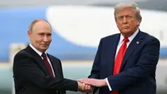 Дональд Трамп і Володимир Путін під час зустрічі на Алясці