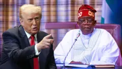 Àwòrán ààrẹ Nàìjíríà, Bola Tinubu tó wọ agbádá funfun ní apá ẹ̀tún tí àwòrán ààrẹ Amẹ́ríkà, Donald Trump tó wọ kóótù dúdú tó sì nàka wà ní apá òsì