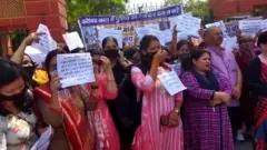 पुलिसकर्मियों के परिजन