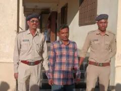 અમદાવાદના કાગડાપીઠ પોલીસ સ્ટેશનમાં ફરિયાદ થતાં હૉસ્પિટલના કંપાઉન્ડર મનસુખની ધરપકડ કરાઈ છે