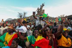 Extase et jour férié - Les supporters sénégalais du monde entier célèbrent la victoire à la Coupe d'Afrique des nations