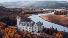 Imagem aérea do castelo de Carbisdale