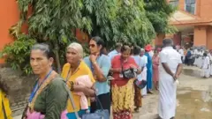 ලුම්බිණියේ සංචාරය කළ ශ්‍රී ලාංකික බැතිමතුන් 73 දෙනෙකු දේශ සීමාව හරහා ආරක්ෂිතව ඉන්දියාවට