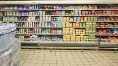 එක ම තැනකින් නිවසට අවශ්‍ය සියලු ම ආකාරයේ භාණ්ඩ මිල දී ගැනීමට කාර්ය බහුල බොහෝ දෙනෙකු තෝරාගන්නේ සුපිරිවෙළඳසැල් ය. 