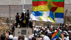 دروزی‌ها با پرچم‌های رنگین تجمع کردند