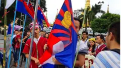 သြဂုတ်လ ၁၂ ရက်နေ့မှာချီတက်ကြပုံ