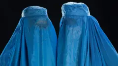 نئے قانون کے تحت خواتین کو اپنی آواز محدود رکھنے کا پابند بنایا گیا ہے 