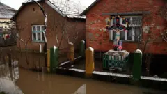 повінь