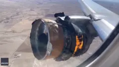 محرك طائرة يحترق