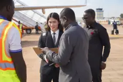 Ông Phan Thanh Tuấn cùng giới chức Nam Sudan trong một bức ảnh Bộ Ngoại giao và Hợp tác Quốc tế Nam Sudan công bố kèm thông báo ông đã được đưa về Việt Nam hôm 19/6