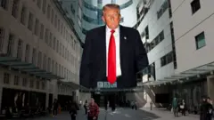 BBC本部の入り口。その上にトランプ氏の画像が重ね合わせられている