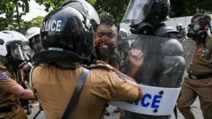 '' ත්‍රස්තවාදී පනත ඇයි අවිහිංසාවාදී අරගලකරුවන් වෙනුවෙන් යොදා ගන්නේ?''
