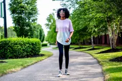 Fille qui marche