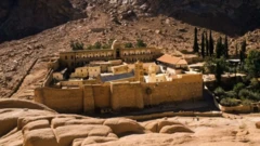 جایی که به‌ باور بسیاری موسی ده فرمان را دریافت کرد، به پروژه‌ای لوکس بدل می‌شود