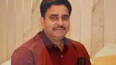 आरोप के मुताबिक़ मानवेंद्र सिंह के बेटे ने उन्हीं की लाइसेंसी राइफल से गोली मारकर उनकी हत्या कर दी