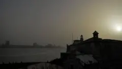 Küba'nın başkenti Havana'daki Morro Kalesi, toz bulutlarıyla kaplandı.