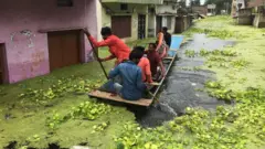 నర్మదా డ్యాం నీట మునిగిన గ్రామం