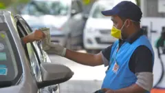 पेट्रोल-डिझेलच्या किंमती मे महिन्यात कमी होणार?