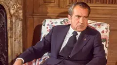 Wakati wa Vita vya Oktoba 1973, hali ya tahadhari ya jeshi la Merika ilipandishwa hadi "Defcon 3" chini ya Rais Nixon.