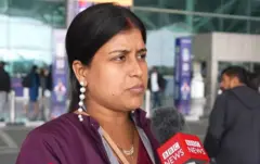 इंडिगो एयरलाइंस की दर्जनों उड़ानें रद्द और देरी से चलने के कारण हज़ारों यात्री मुश्किलों का सामना करते नज़र आए.