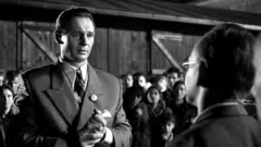 Liam Neeson interpretou Oskar Schindler no filme de Steven Spielberg, A Lista de Schindler (1993).
