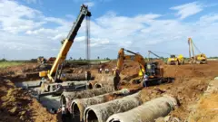 என்.எல்.சி  சுரங்க விரிவாக்க பணிக்கு நெல் பயிர்கள் அழிப்பு கிராம மக்கள் போராட்டம்