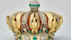 Hattoonni gonfoo mootittii Ewugenii fudhachuuf yaalan garuu yeroo baqatan kuffisan fakkaata