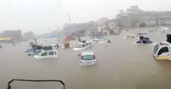 રાજકોટના ધોરાજીમાં ધોધમાર વરસાદમાં વાહનો પણ ડૂબી ગયાં હતાં