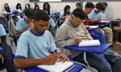 Alunos da escola CED 619, em Brasília