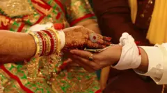 இந்து திருமண சடங்குகள்: உச்ச நீதிமன்ற தீர்ப்பால் சுயமரியாதைத் திருமணங்களுக்கு ஆபத்தா?