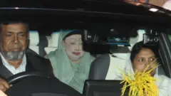 ছবিটি রোববার হাসপাতালে নেয়ার সময় তোলা ছবি