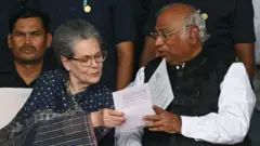 સોનિયા અને ખડગે