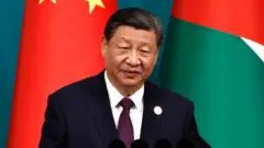 சீனா: வறுமையில் சிக்கித் தவித்த ஏழை நாடு உலகின் சக்தி வாய்ந்த வல்லரசாக உயர்ந்தது எப்படி?