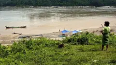 ဧရာဝတီမြစ်ထဲမှာ စွန့်ပစ်တဲ့ပလတ်စတစ်တွေကတော့ ပလတ်စတစ်အမာ၊ အပျော့၊ ကော်ဘူး၊ ကြွပ်ကြွပ်အိတ်စတဲ့ ပလတ်စတစ်တွေ ပါပါတယ်။