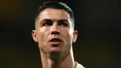 كريستيانو رونالدو خلال مباراة النصر ضد الاتحاد في الدوري السعودي للمحترفين في كرة القدم