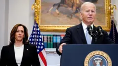 Joe Biden ahagaze hamwe na Kamala Harris