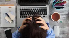 Muitos trabalhadores claramente estão no seu limite - e já existem sinais de que os empregadores, temendo atritos generalizados com seus funcionários, estão começando a reagir com melhorias crescentes